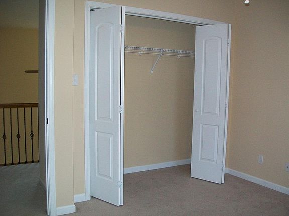 Small Bedroom Closet