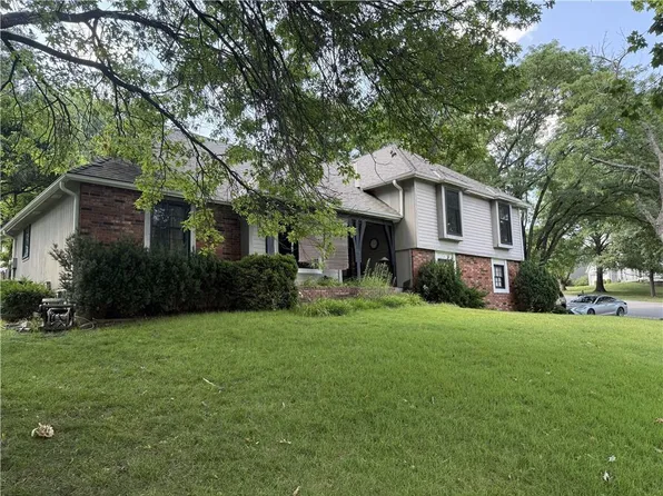 12001 Aberdeen Rd, Leawood, KS 66209