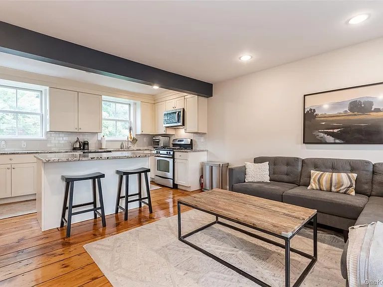 120 Verplanck Ave — Photo 5