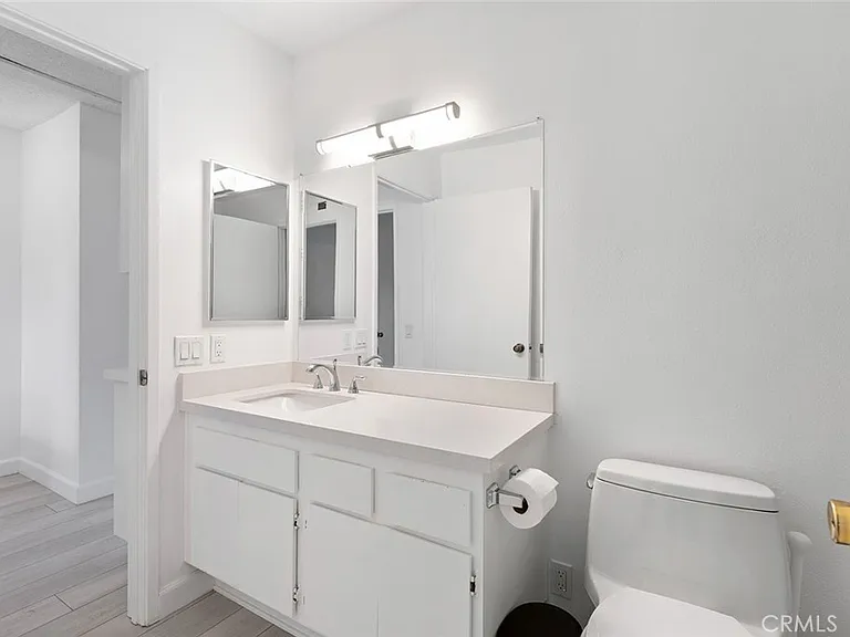17 Hollowglen — Photo 12