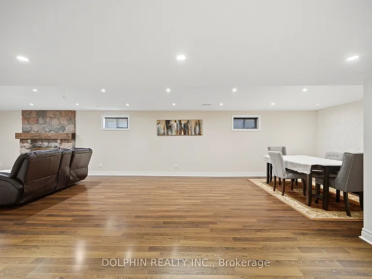 1090 Vanier Dr — Photo 32