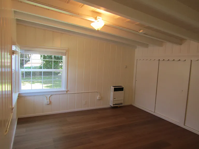 404 E Locust Ave — Photo 9