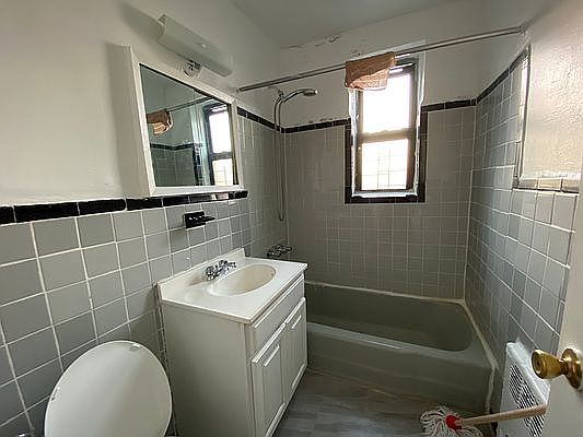 5th image of 250 Clarkson Ave APT 323