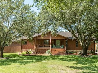 290 Fawn Trl, Lake Jackson, TX 77566