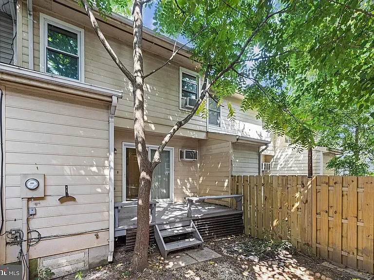 117 N Church St — Photo 8