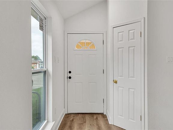 4th image of 3546 Meadow Park Ln