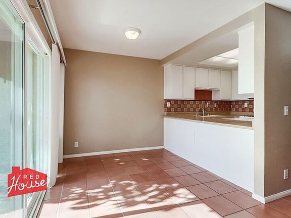 4th image of 825 Mola Vista Way