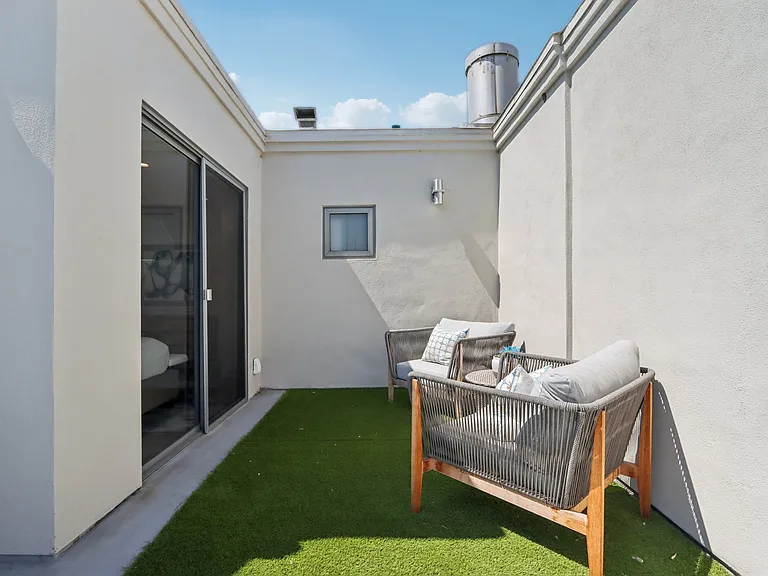 Residences on 3rd Street Promenade — Photo 15