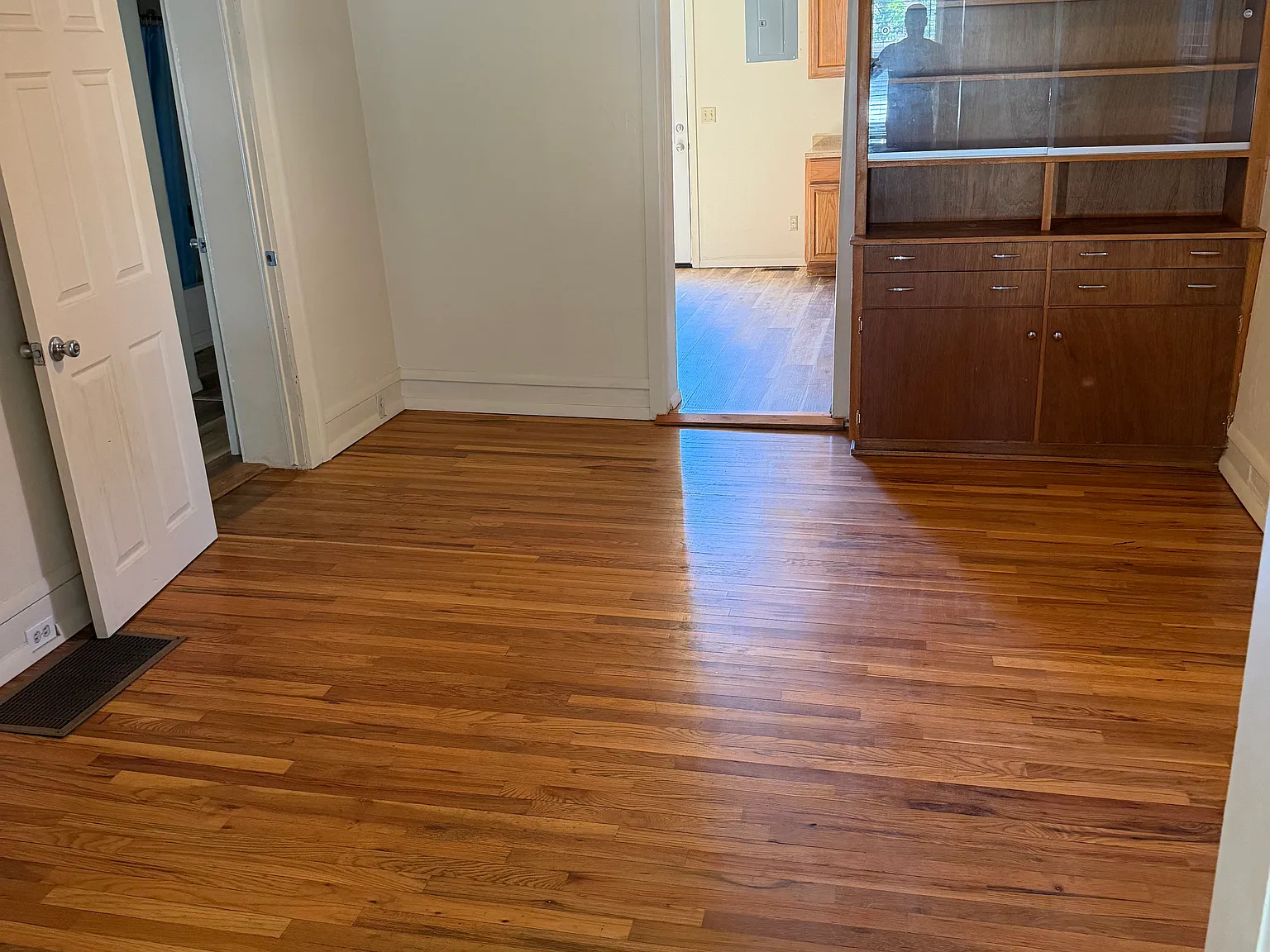 2 bed, 950 sqft, $1,400 — Photo 3