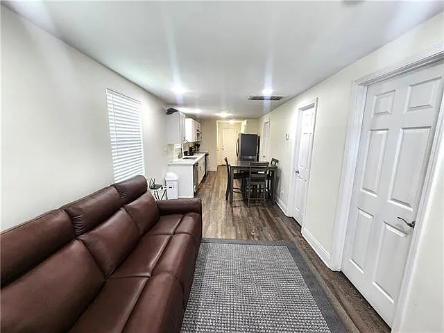 118 Treuil Ln — Photo 2