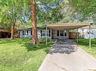 105 Del Monte Ln, Highlands, TX 77562