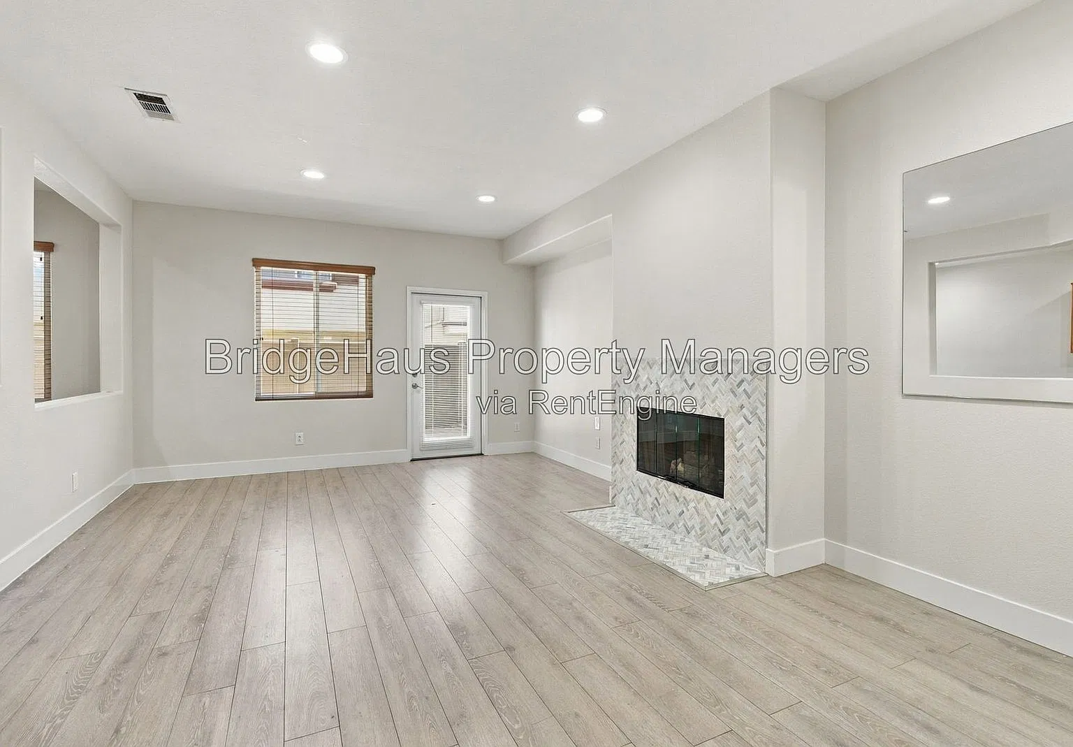 3 bed, 2.5 bath, 1524 sqft, $4,100 — Photo 3