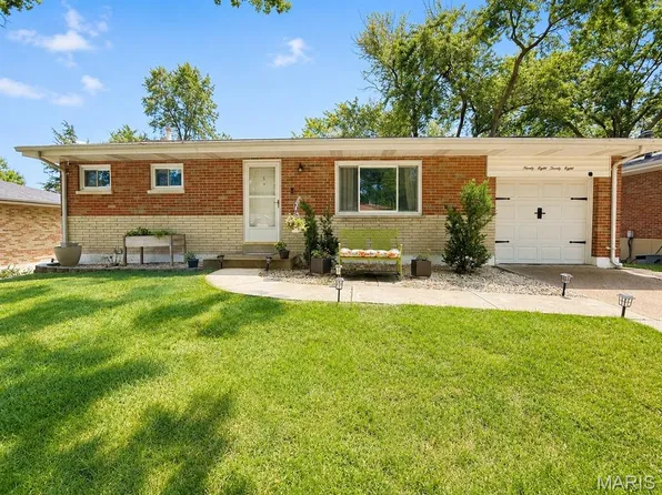 9828 Whitcomb Ln, Saint Louis, MO 63123