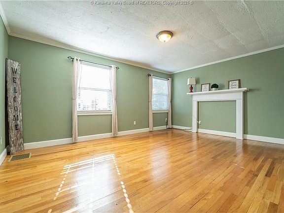 5th image of 702 Churchill Dr