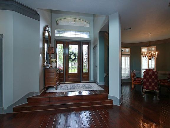 Step into this gorgeous open fabulous floorplan for entertaining!