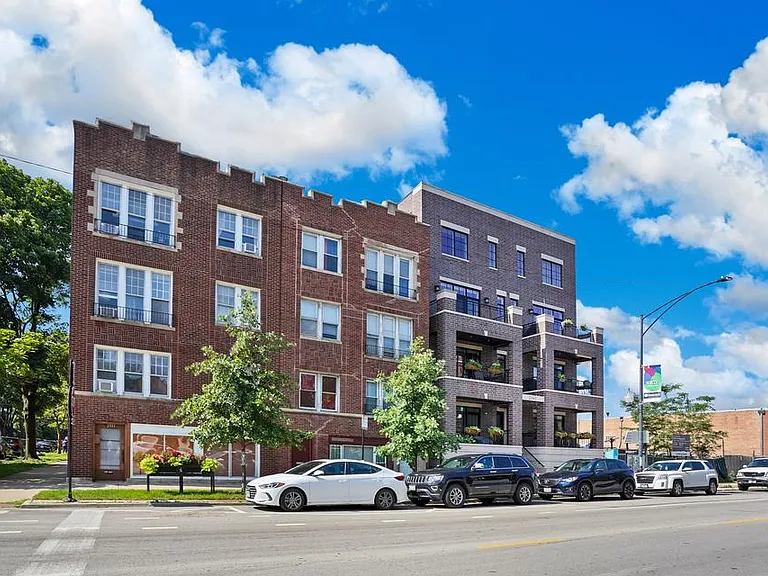2337 W Roscoe St #1 — Photo 1