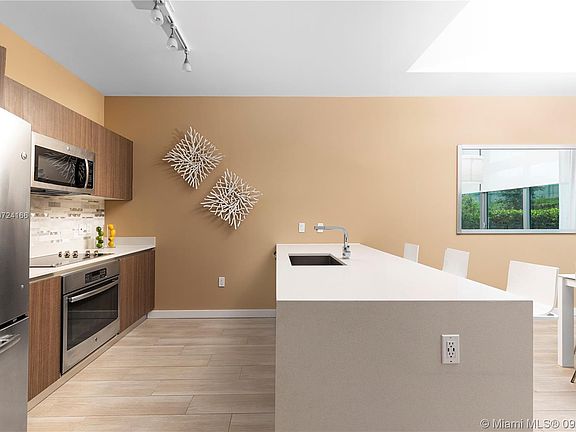 5th image of 1600 SW 1st Ave Unit Th-04
