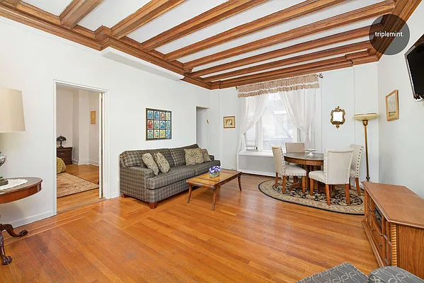 Sold by Triplemint | media 2
