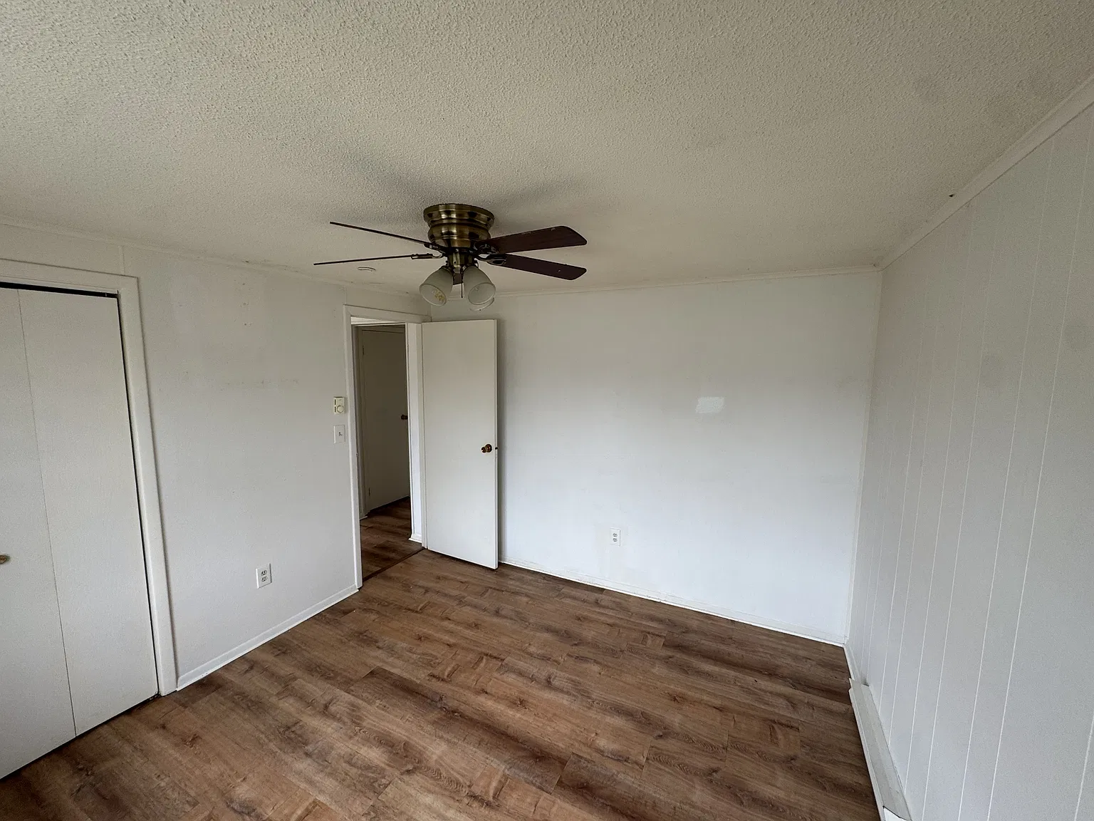138 RUBY ST - . — Photo 2