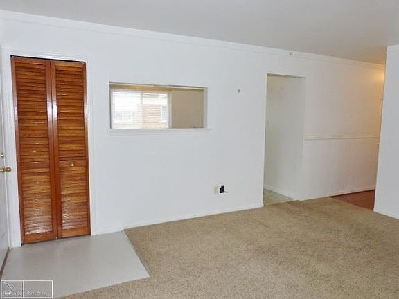 3rd image of 22960 Avon St