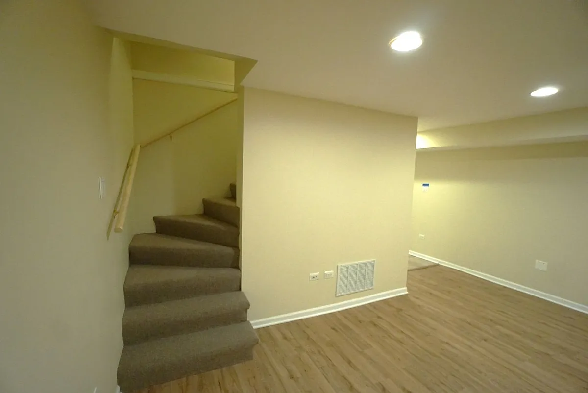 Building Photo - 1537 W Juneway Ter #B