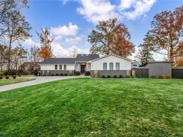 5365 Lake Rd, Sheffield Lake, OH 44054