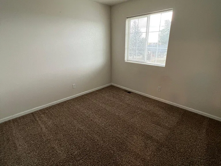 412 Cribbon Ave — Photo 11