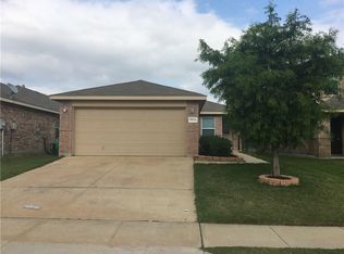 8824 Valley River Dr, Fort Worth, TX 76244