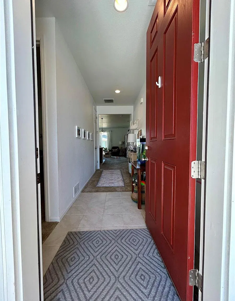3 bed, 2.0 bath, 1423 sqft, $2,825 — Photo 3