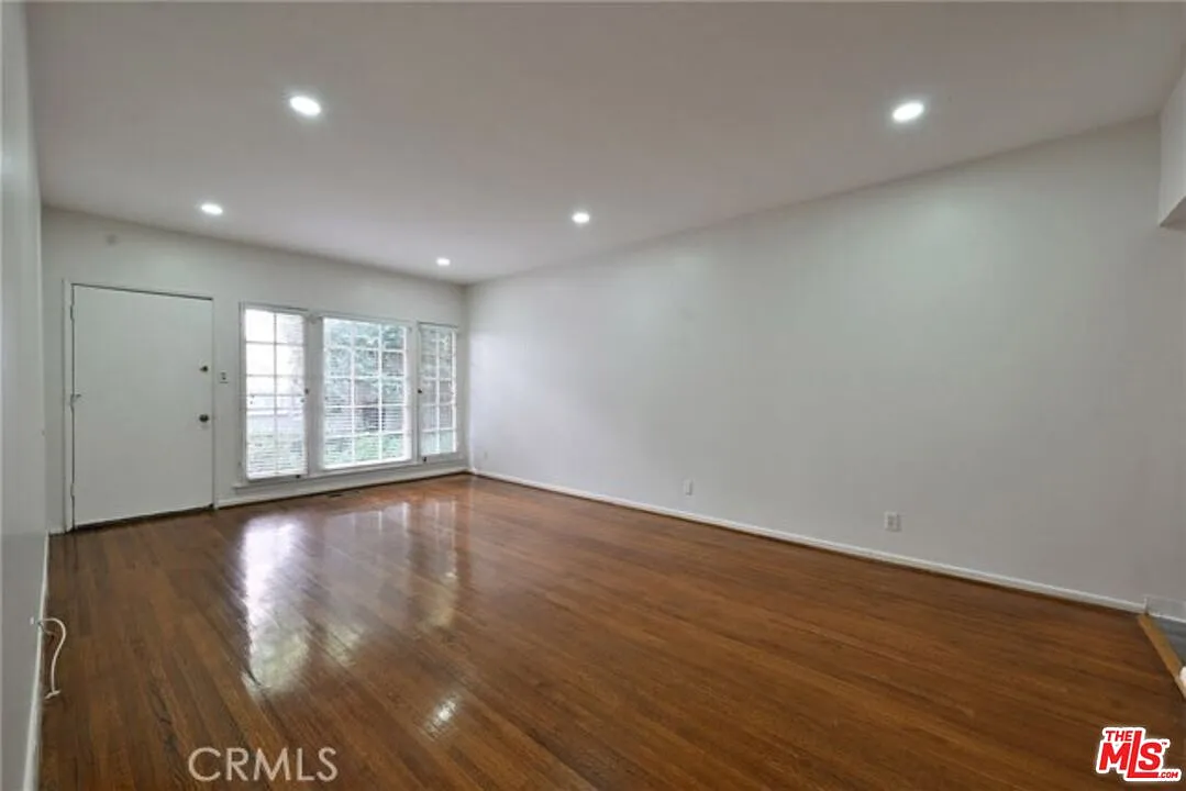 1 bed, 1.0 bath, 1000 sqft, $2,996 — Photo 4