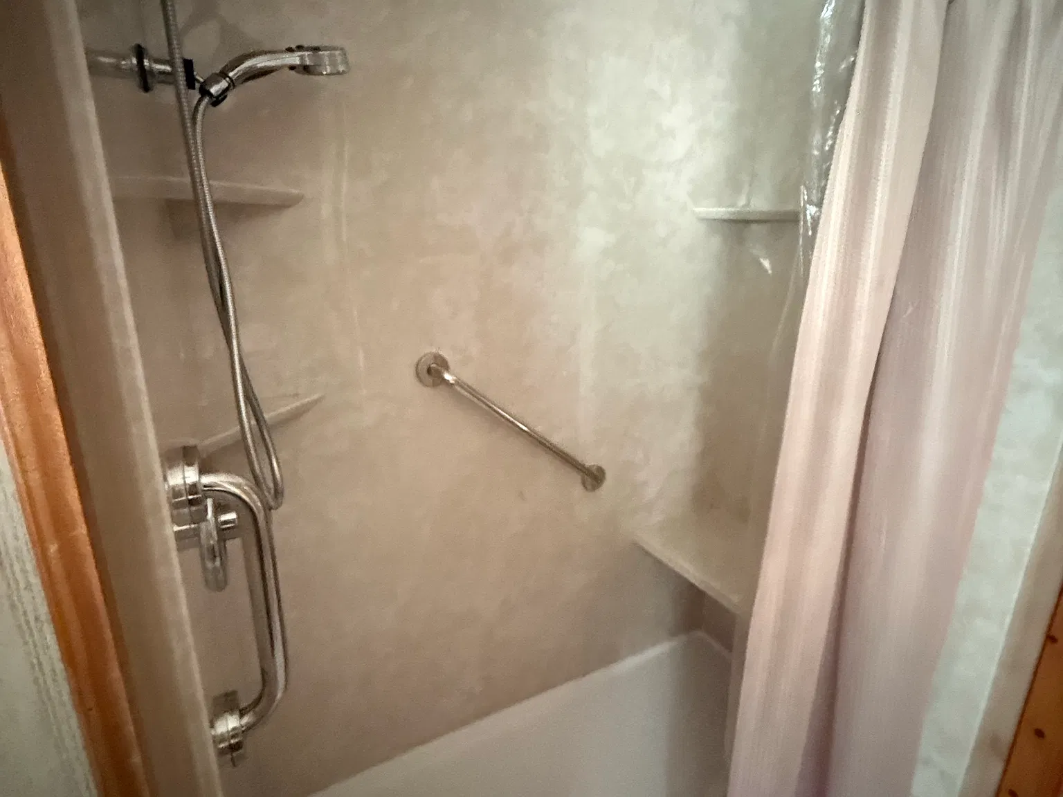 3 bed, 1000 sqft, $900 — Photo 2