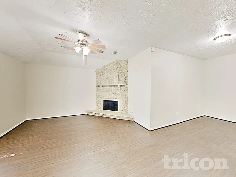 19311 Amistad Dr — Photo 4