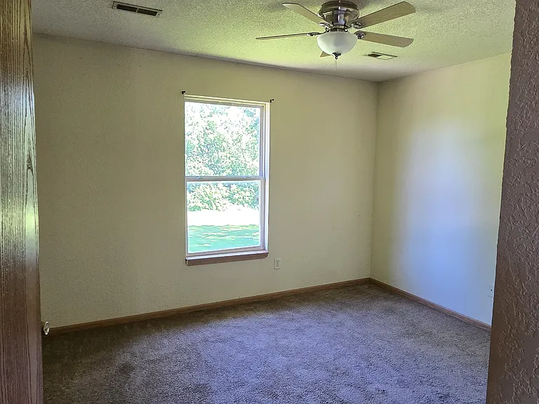 303 W Montgomery St — Photo 9