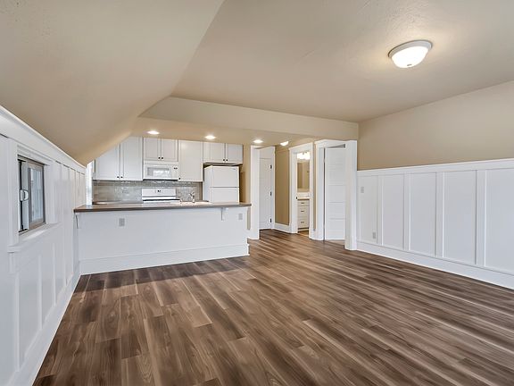 4th image of 528 W Pioneer #2