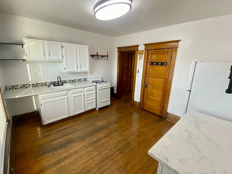 1015 W 14th Ave #B — Photo 2