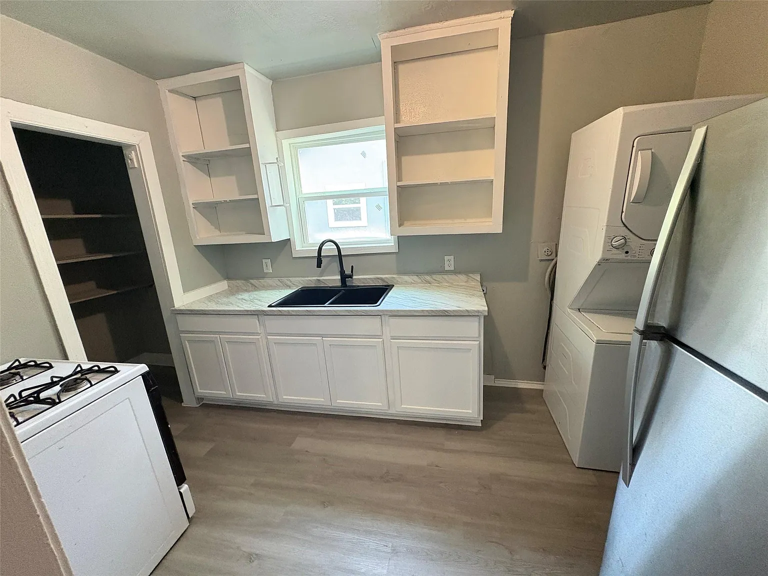 2 bed, 1.0 bath, 980 sqft, $1,695 — Photo 3
