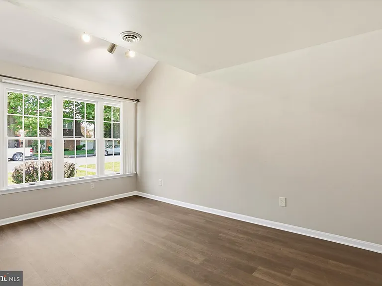 1008 Orchard Dr — Photo 4
