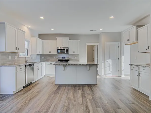 3582 Grandview Crossing Ln, Pfafftown, NC 27040