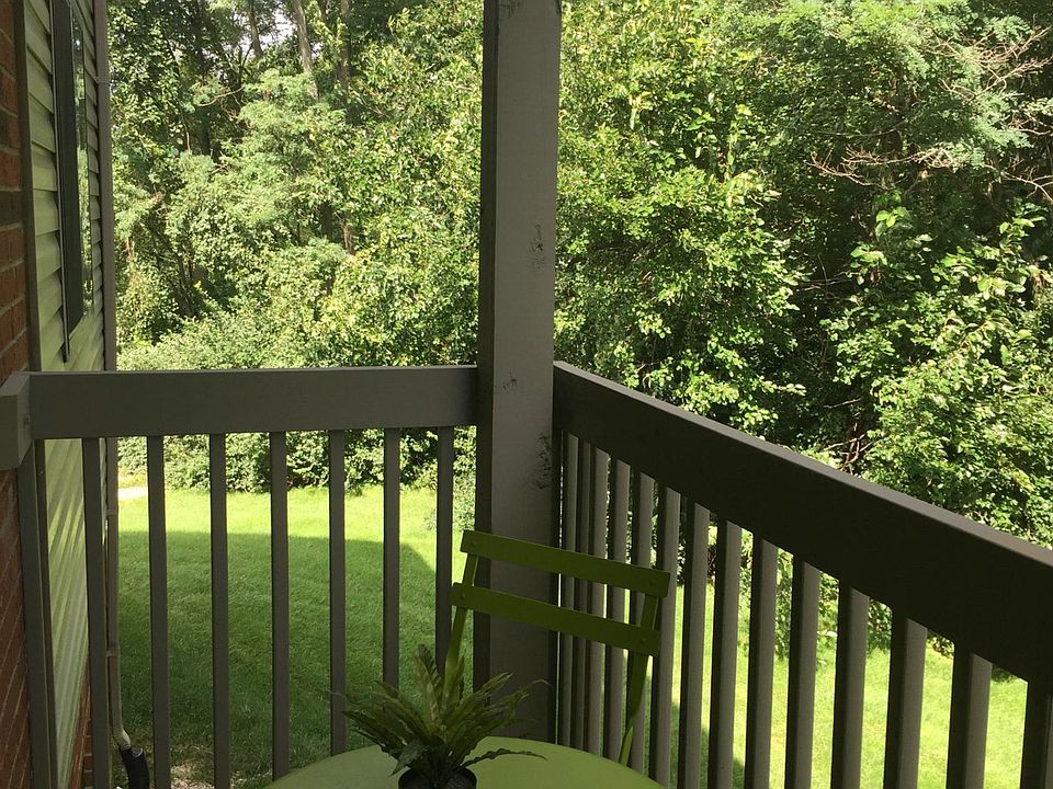 1st image of 140 Fieldstone Dr APT 03