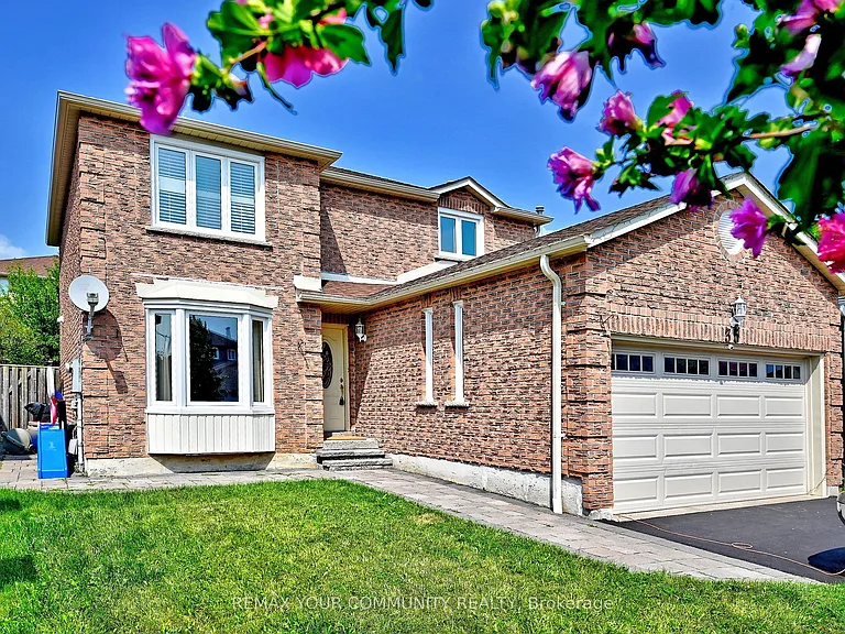 35 Dakin Dr — Photo 1