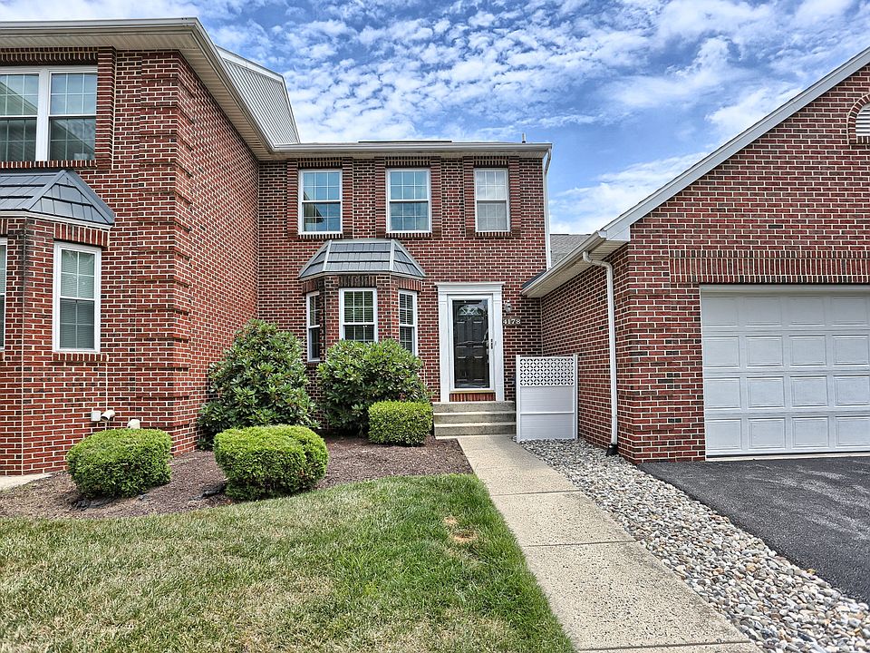 Front yard (no garage)