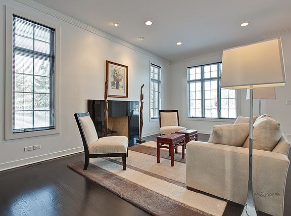 3rd image of 1075 W Anna Ln