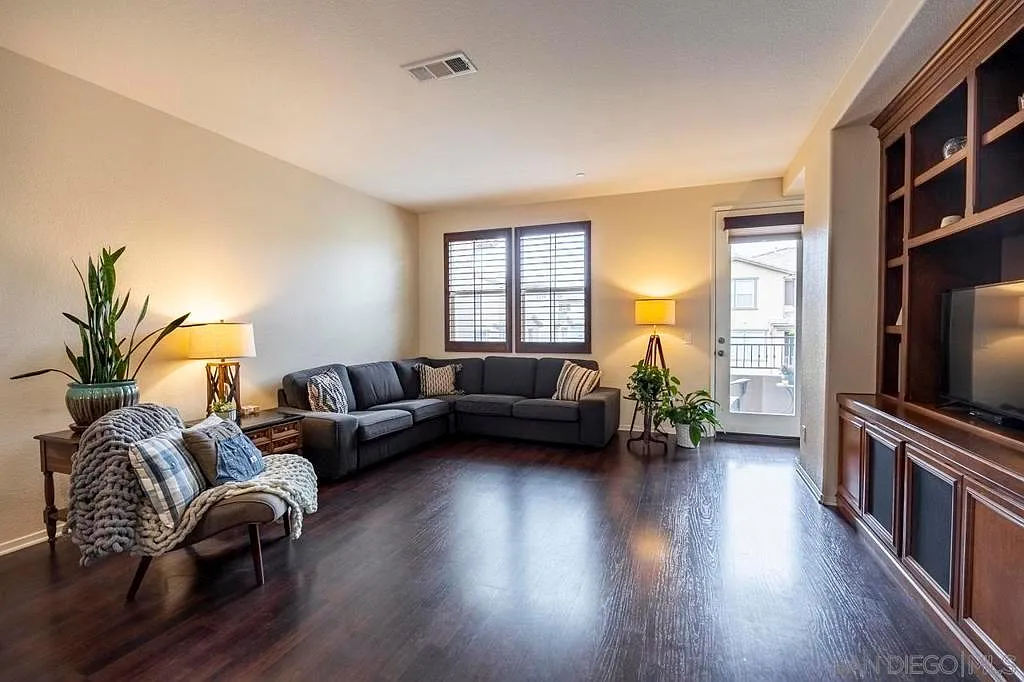 3 bed, 1537 sqft, $4,000 — Photo 1