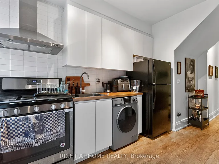 65 Rusholme Park Cres — Photo 11