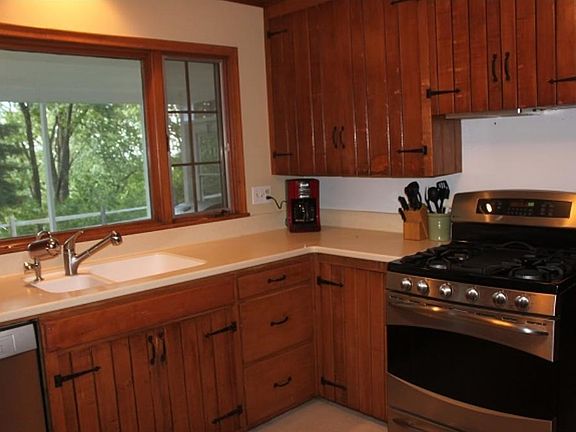 5th image of 1356 Court St N