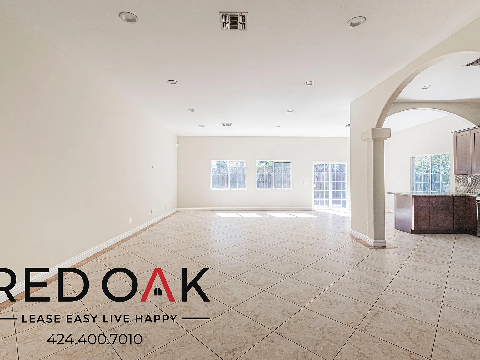 Spacious 3-Bedroom Encino Home with Private Backyard, Central A/C & Garage! — Photo 2