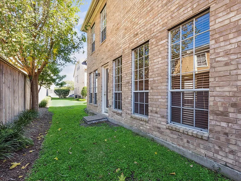 2802 Briarhurst Park — Photo 25