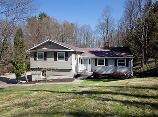 1537 Bell Rd, Chagrin Falls, OH 44022