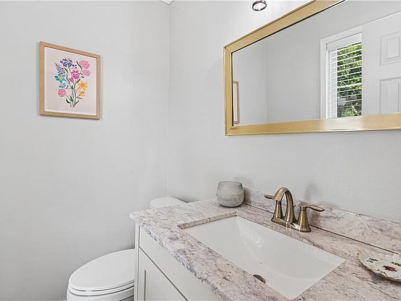 4th image of 565 Salem Woods Dr SE
