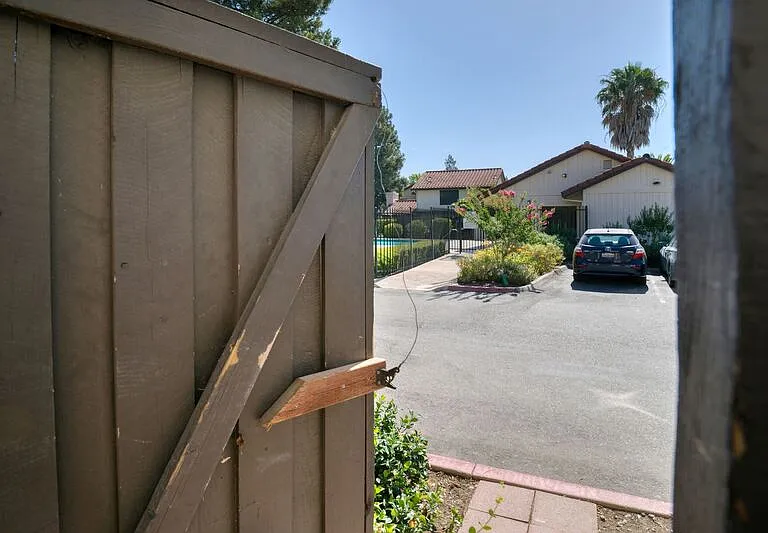 6726 Calvine Rd — Photo 28